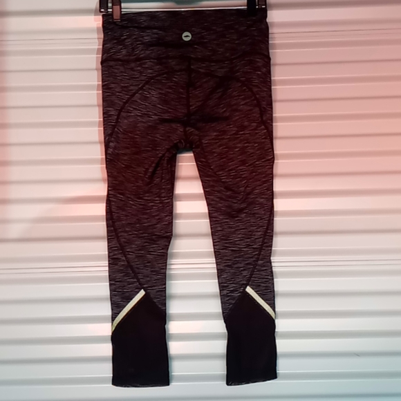 Women's activewear bottoms size small - Picture 2 of 4